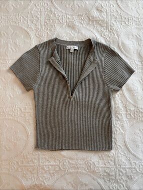 Miu Muse Ribbed Half-Zip Short Sleeve Polo in Olive-Grey